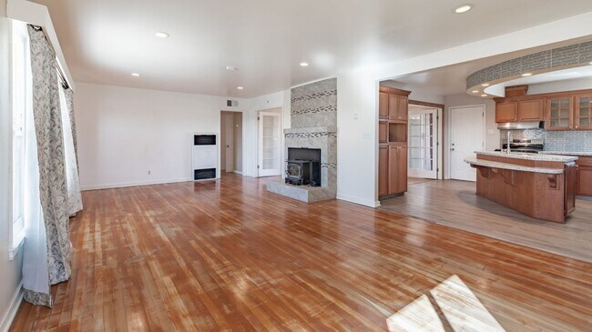 Building Photo - Charming 2 Bed / 2 Bath Home with Trailer Parking – Sanger, CA