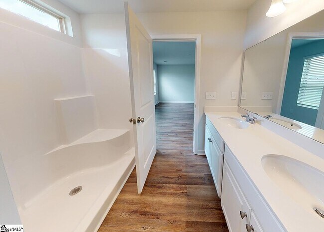 Building Photo - 443 Pollyanna Dr