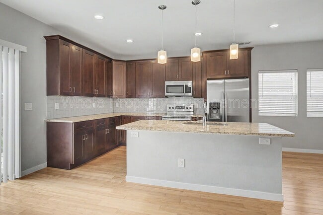 Building Photo - 5803 Poplar St