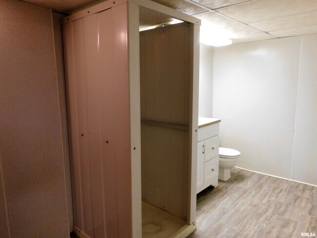 Building Photo - 1013 E Jackson St