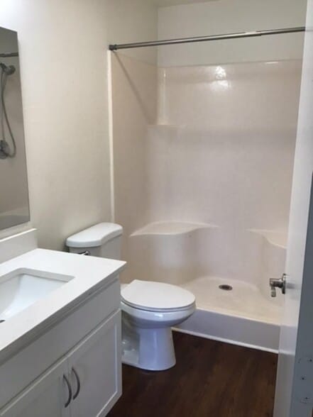 Master with walk in shower - 1720 Murrell Rd