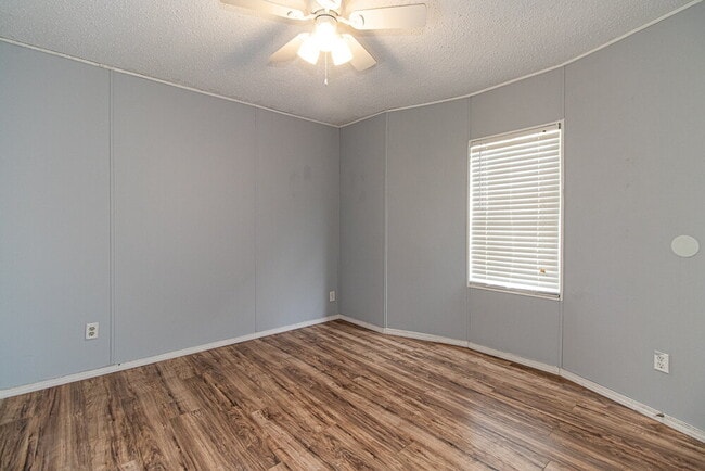 Building Photo - "Charming 2-Bed, 2-Bath Mobile Home Retrea...