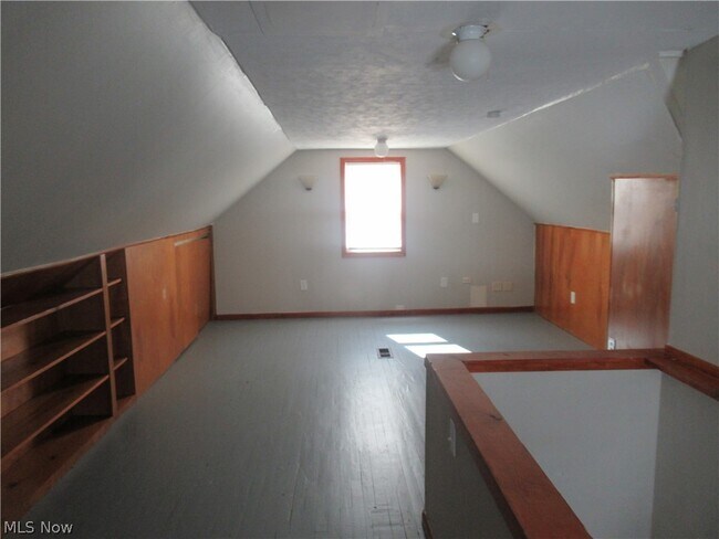Building Photo - 5203 Maplecrest Ave
