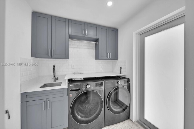 Building Photo - 2311 SW 23rd St