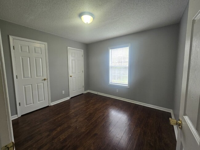 Building Photo - 1008 Monica Dr