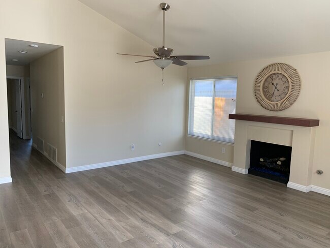 Building Photo - 856 Crystal Creek Ct