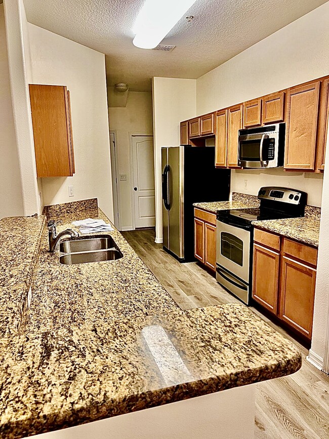 Building Photo - 1307 Priory Cir