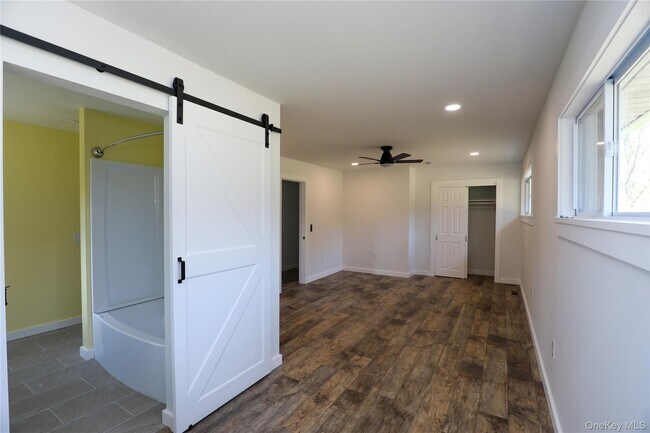 Building Photo - 111 Zandhoek Rd