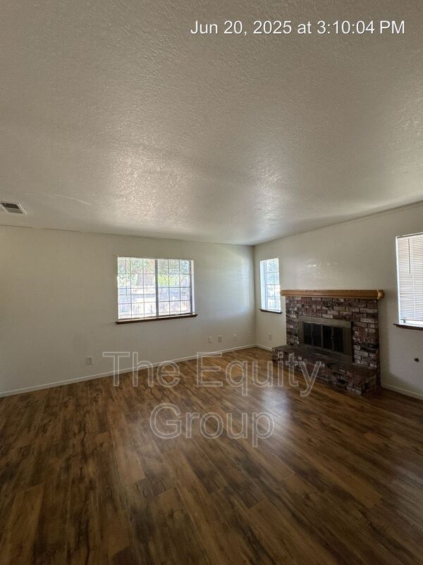 Building Photo - 4430 W Cypress Ave