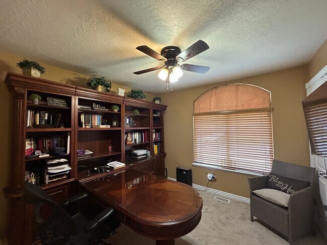 Building Photo - 3 Bedroom 2.5 Bathroom Upstairs Unit in Spanish Fork!