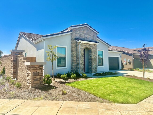 Building Photo - 5-Bedroom Lennar in Riverstone Community