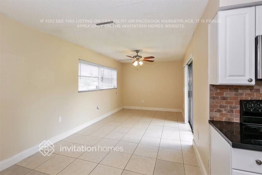 Building Photo - 8744 Southampton Dr