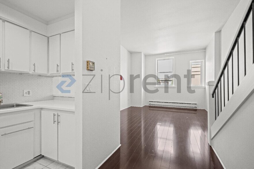 Building Photo - Unit Apt 16