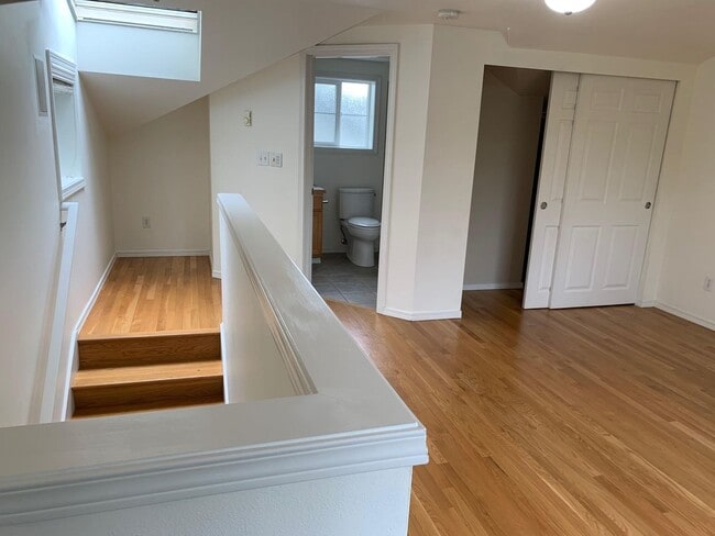 Building Photo - In the heart of Green Lake 3 bed 2.5 bath townhome for rent