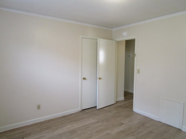 Building Photo - 111 Willow Dr