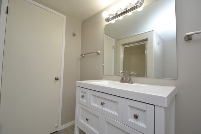 Building Photo - Awesome 5 bed 3 bath Home in Murray!!!