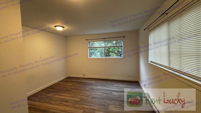 Building Photo - 2BR/2BA Home in Maple Leaf – Amazing Finished Attic + Driveway Parking