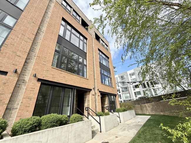 Building Photo - 4589 Riverside Way