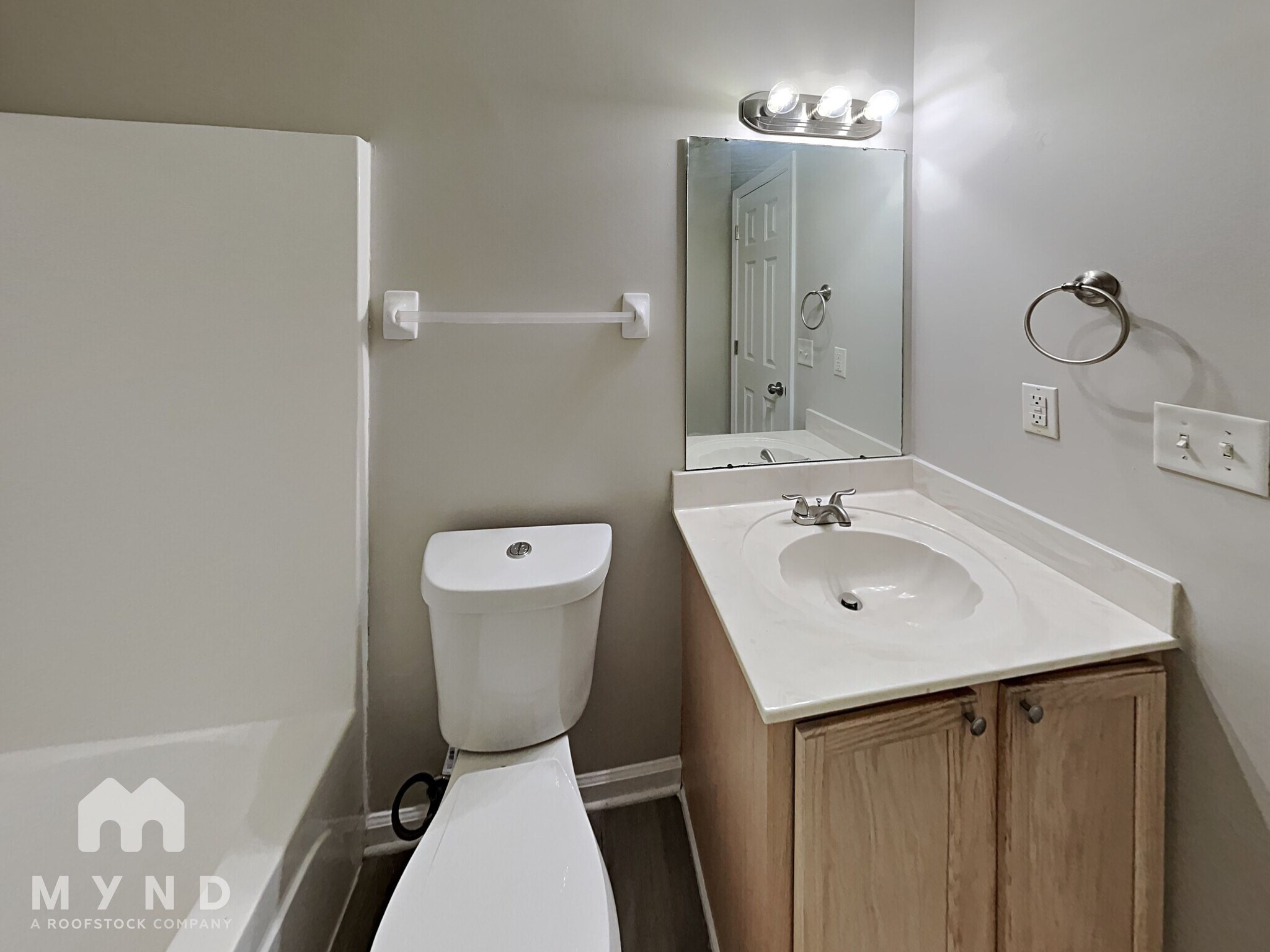 Building Photo - 7732 Parkmont Dr