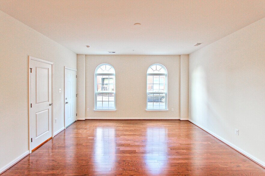 Building Photo - 13652 Endeavour Dr