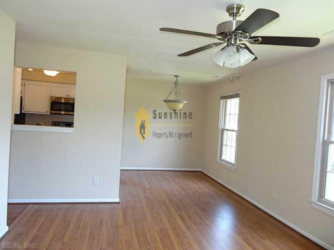 Building Photo - WOW!! Single level townhouse