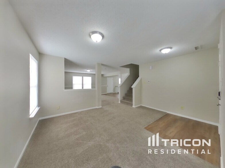 Building Photo - 824 Streamside Dr