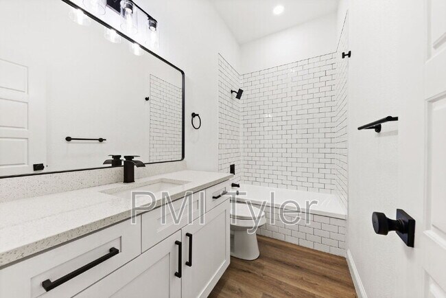 Building Photo - 1279 Bonham St