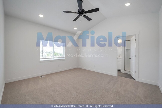 Building Photo - End Unit - 3BD 2.5 BA 2GA - Modern Living