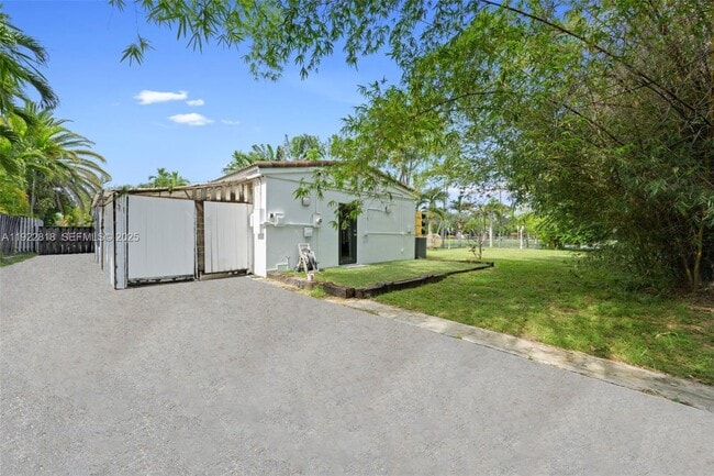 Building Photo - 1201 NE 178th St