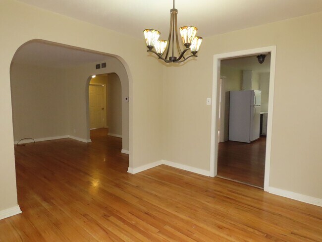 Building Photo - Updated 3 Bedroom, 1 Bathroom Home in Tyler