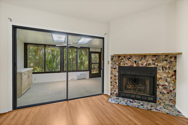 Building Photo - 604 Parkside Pl