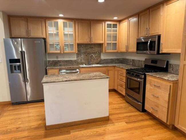 Building Photo - Beautiful single level townhome in Pleasant Hill with 2 car attached garage!