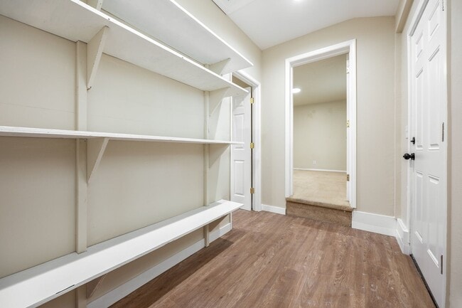 Building Photo - Spacious 5 bed/2 bath in SE Portland