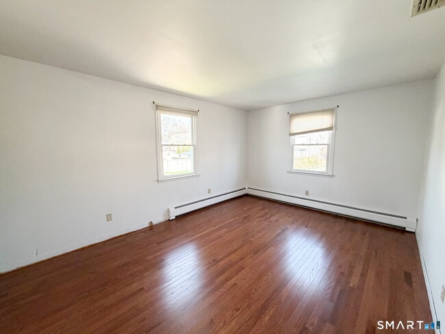 Building Photo - 732 Tunxis Hill Rd