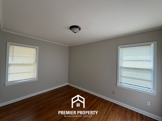 Building Photo - Charming 3BR/2BA in High-Demand 38117 | Hardwood Floors & Fenced Yard