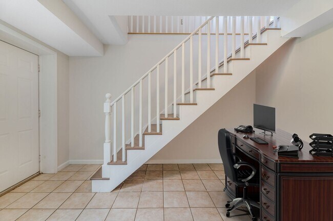 Building Photo - Asheville Rental!