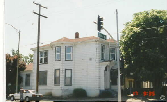 Building Photo - 98 N 11th St