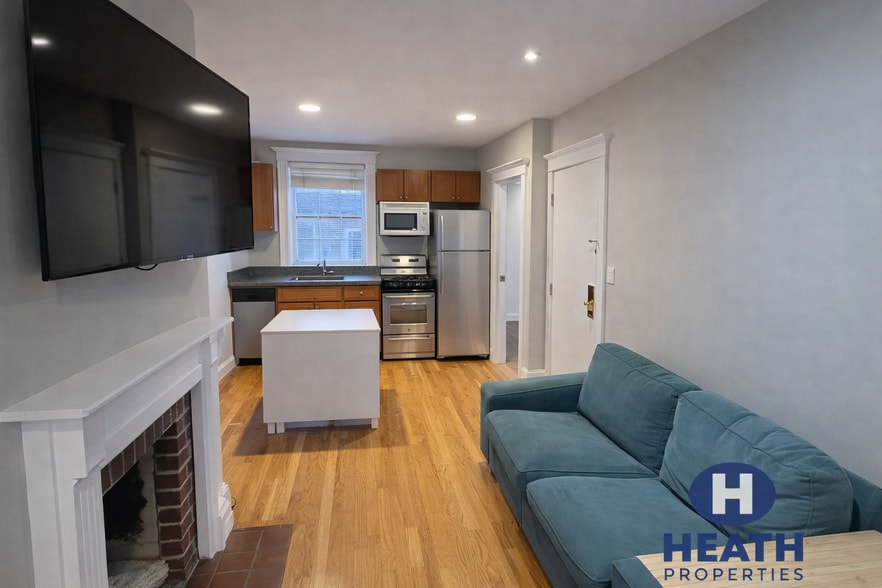 Building Photo - 16 W Cedar St