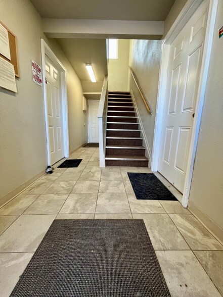 Building Photo - 4370 Loomis Ave