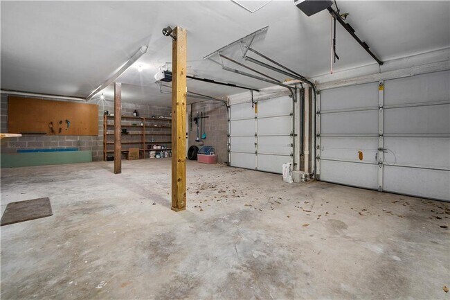 Building Photo - 8020 Suzanne Way