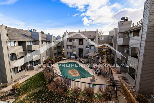Building Photo - Stylish Updated Studio with Washer/Dryer a...
