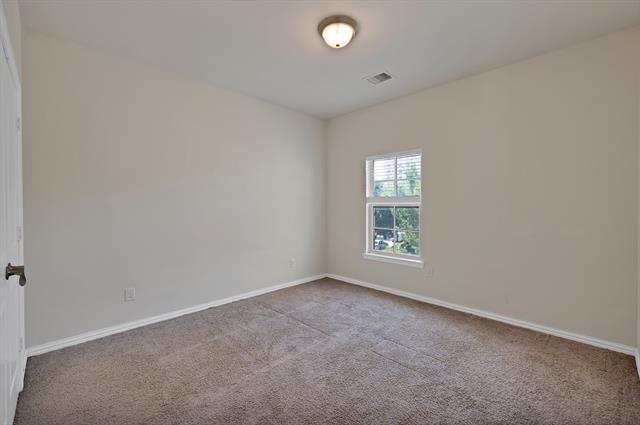 Building Photo - 2600 Fairhill Ln