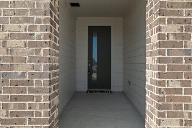 Building Photo - 1704 Woodpecker St