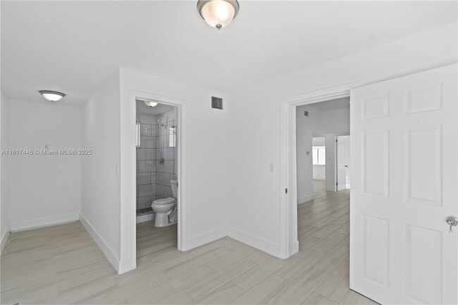 Building Photo - 641 E 44th St
