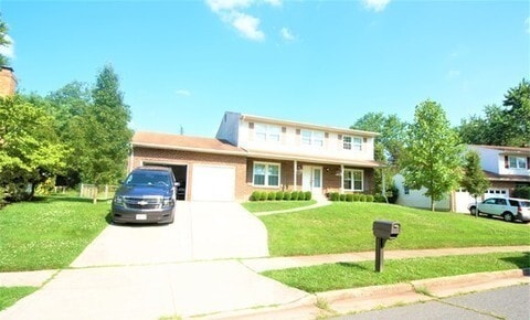 Building Photo - Spacious 4Bd/2.5Bth Single-Family Home with Garage & Fenced Yard – Prime Location!