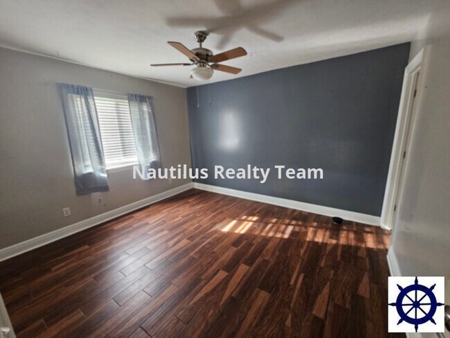 Building Photo - 116 Christie Ln