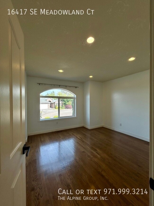 Building Photo - 16417 SE Meadowland Ct