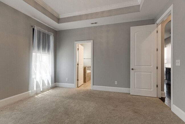 Building Photo - **Stunning 3BE/2.5BA home in a stellar nei...