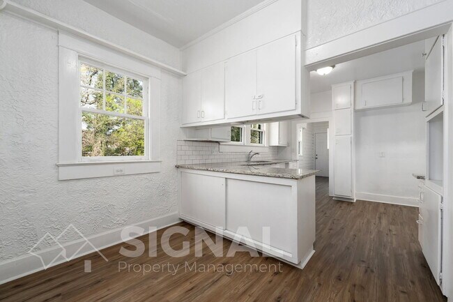 Building Photo - 1526 42nd St Ensley