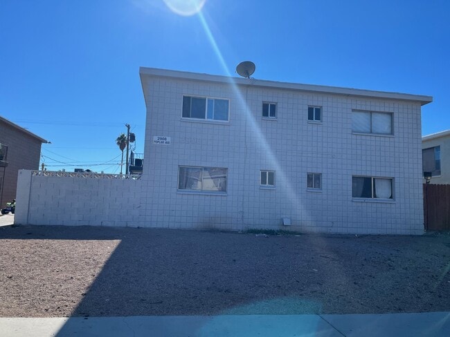 Building Photo - 2908 E Poplar Ave